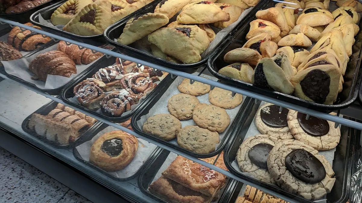 Gina's Bakery – bakery in New Southgate, London